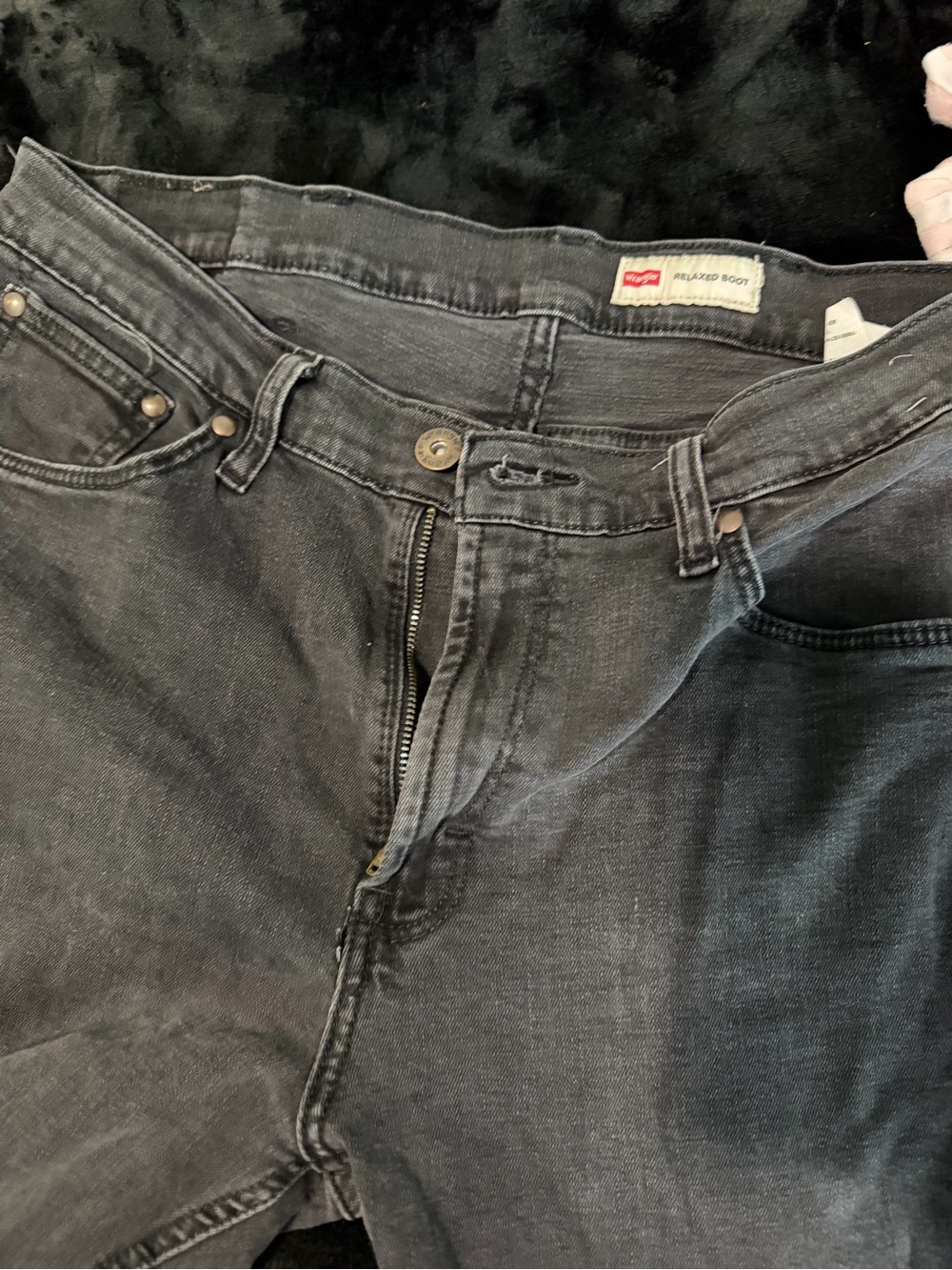 Wrangler Men's Relaxed Jeans in Washed Black